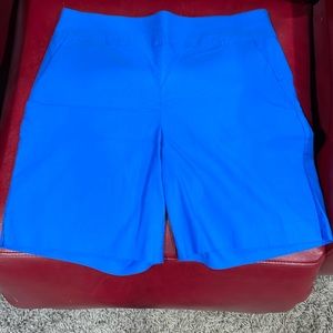 Women’s shorts size M